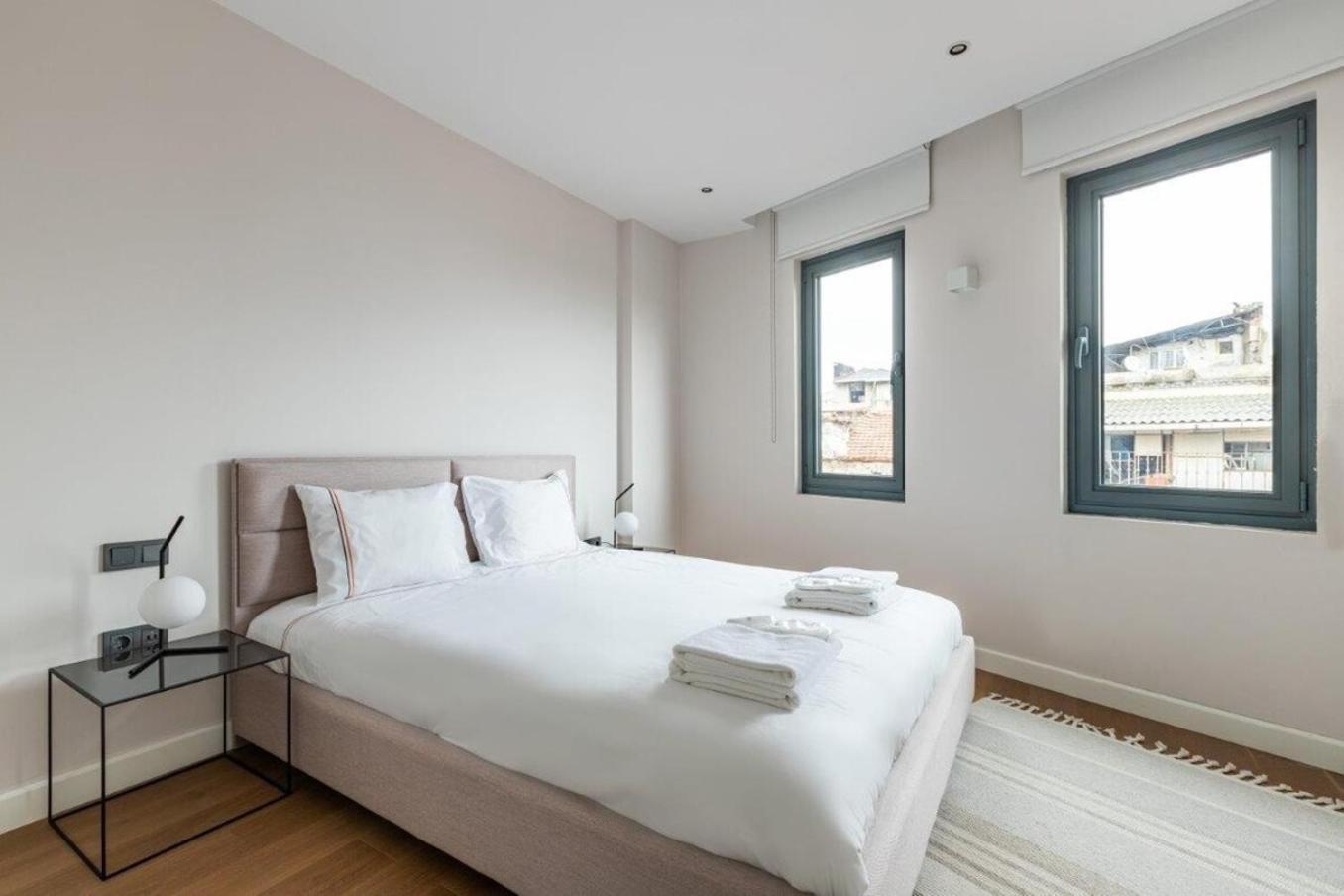 Daire Penthouse Duplex 4br25bath Terrace Views! #258