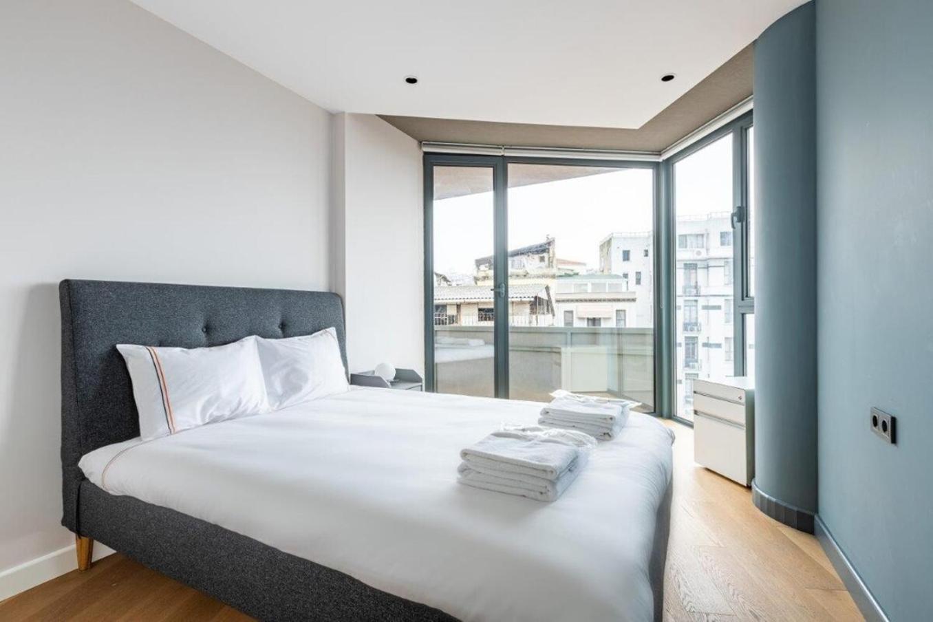 Daire Penthouse Duplex 4br25bath Terrace Views! #258