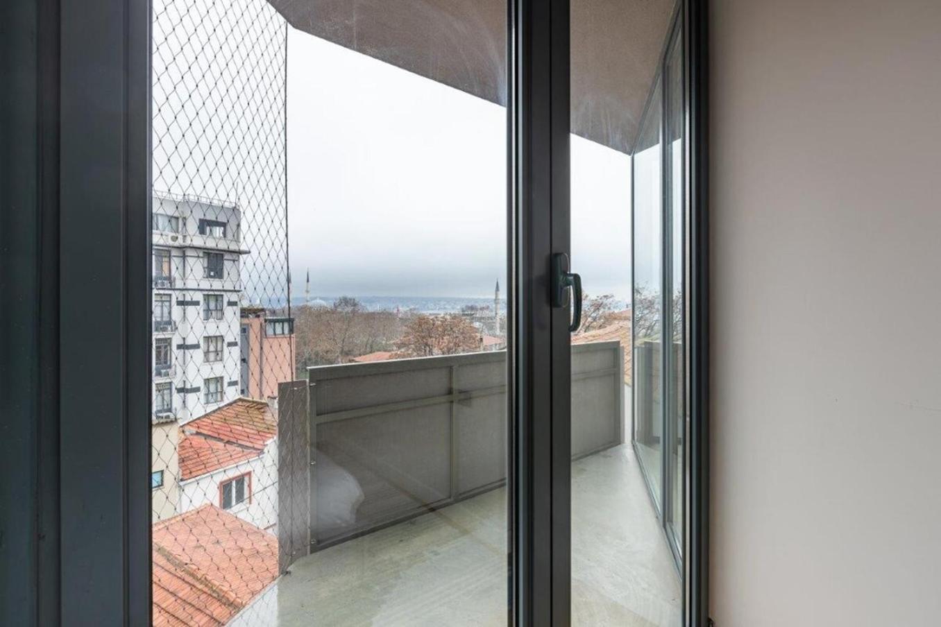 Daire Penthouse Duplex 4br25bath Terrace Views! #258