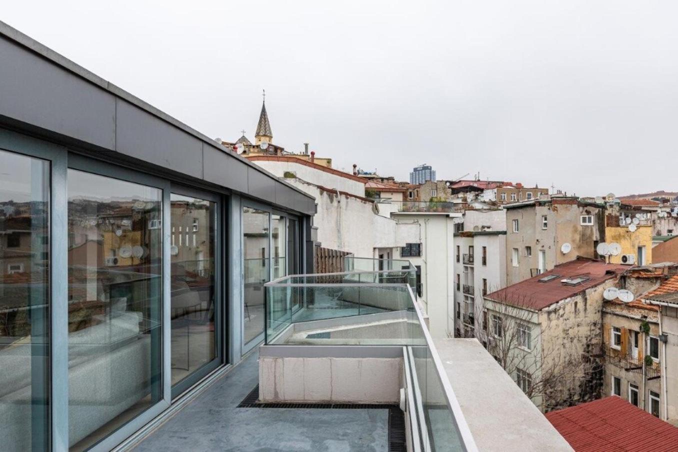 Daire Penthouse Duplex 4br25bath Terrace Views! #258 *